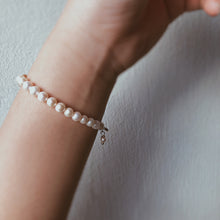 Load image into Gallery viewer, Methone Pearl Bracelet
