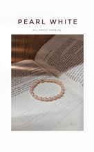 Load image into Gallery viewer, Rosie Pearl Bracelet
